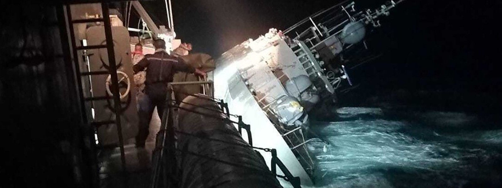 Thai warship sinks, 33 sailors missing